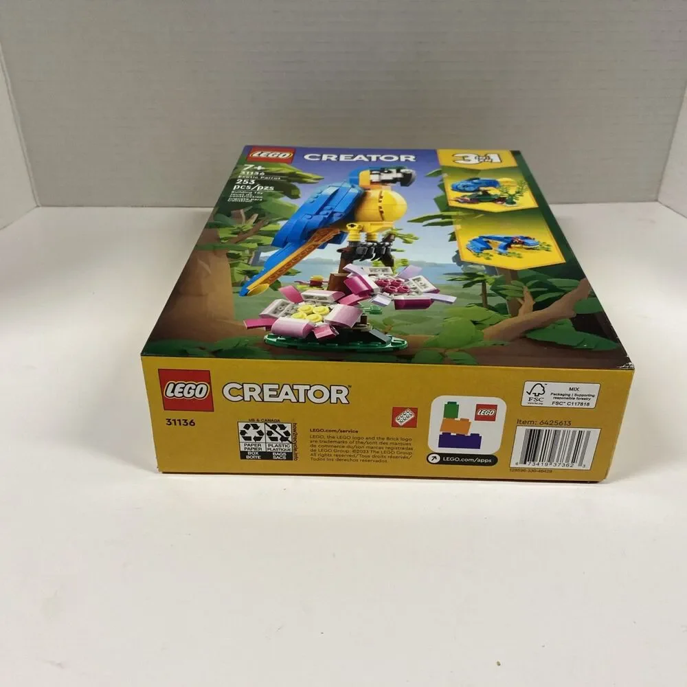 LEGO CREATOR: Exotic Parrot (31136)